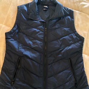 Women’s size large navy blue north face vest.